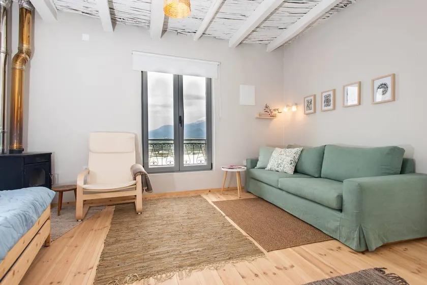 Schefflera Apartment, with Mountain View - Image 1