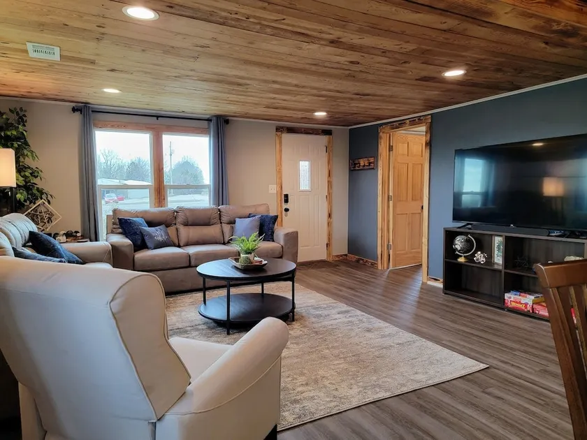 Renovated Rustic Charm! Conveniently located - Image 1