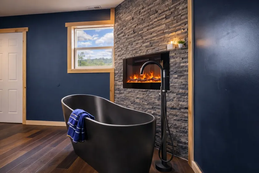 The Blue Spruce: Romantic Secluded Getaway - Image 1