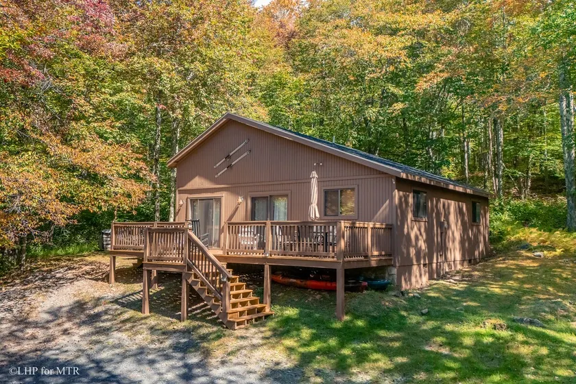 White Deer - Lake Access, Hot Tub, Dog Friendly - Image 1