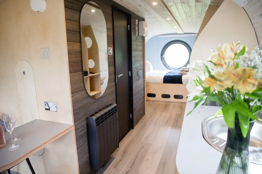Anthropod-White Wisp with Hot Tub - Image 1