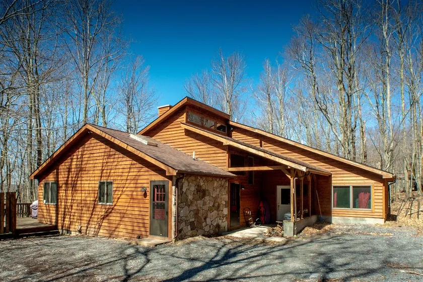 Dancing Bear - Private Wooded Lot, Dog Friendly - Image 1
