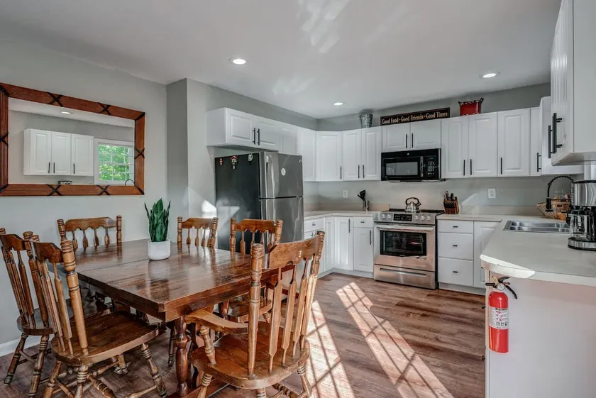 Two Homes • Sleeps 18 • Walk to Helen • 2 Hot Tubs - Image 1