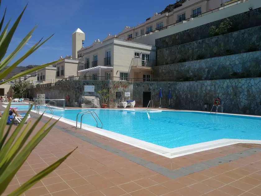 Luxury Renovated Duplex with 3 Pools Private Jacuzzi - Image 1