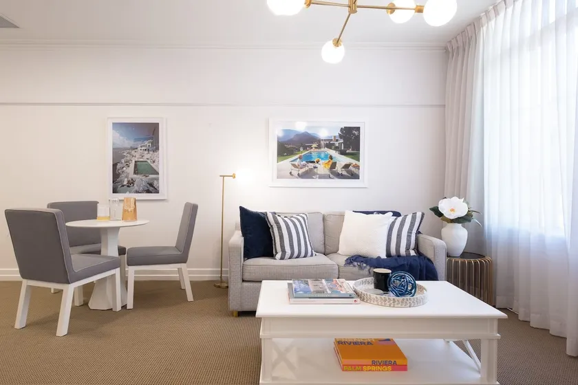 St Tropez, Stylish Apartment with Views over Anzac Square - Image 1