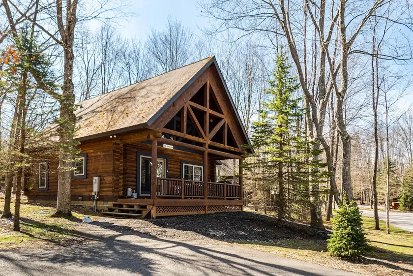 Evergreen, Wooded Views + Hot Tub - Image 1