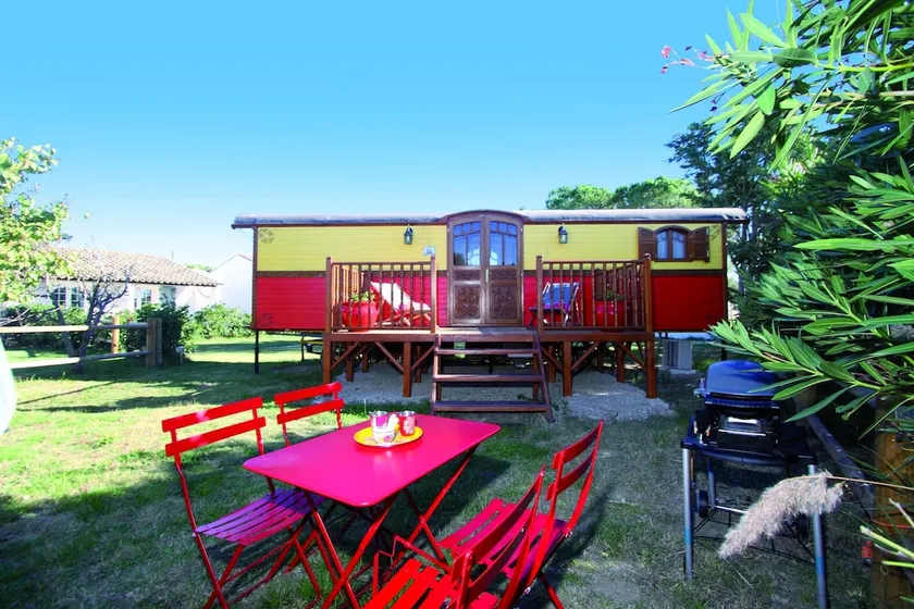Bungalow in Saintes-Maries - Image 1