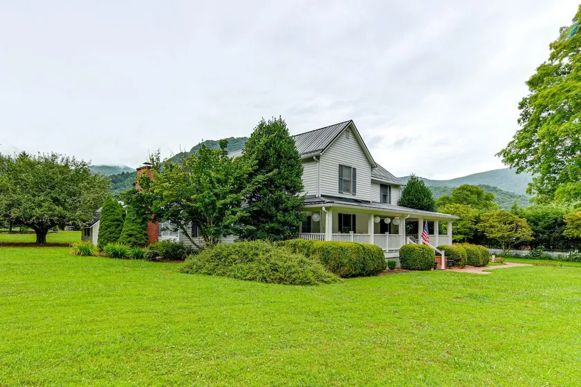 Maggie Valley Historic Farmhouse on 5 Acres! - Image 1