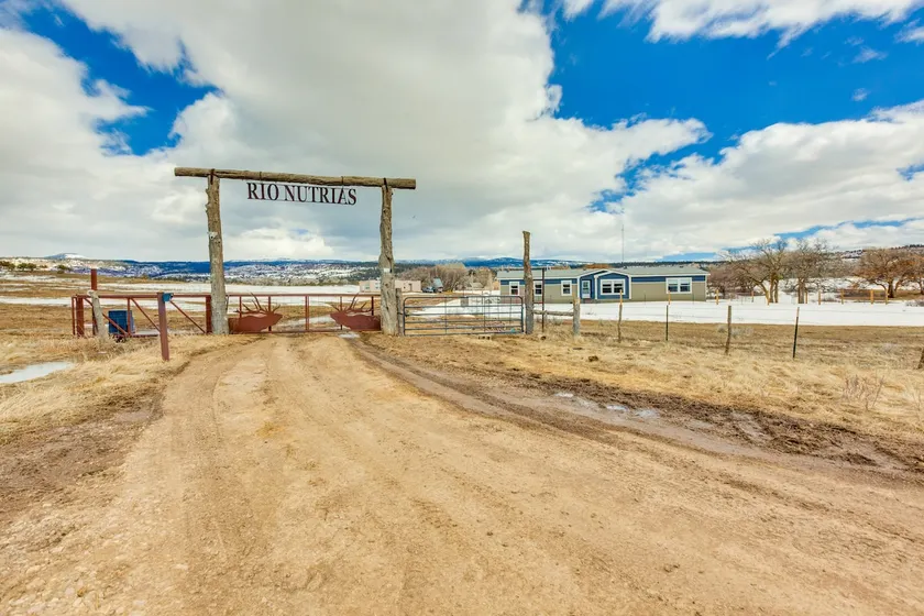 Spacious Tierra Amarilla Ranch House w/ Deck! - Image 1