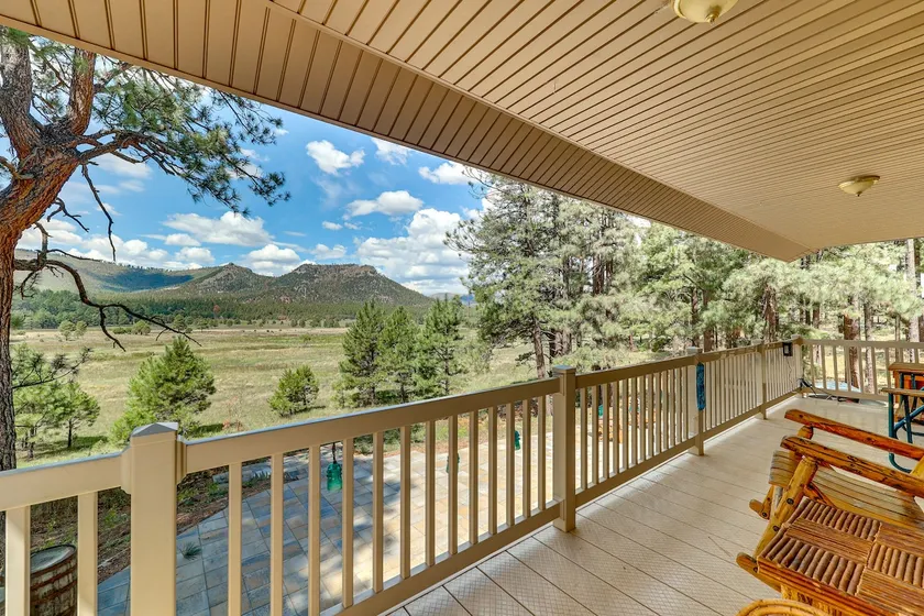 Peaceful Nutrioso Cabin Retreat w/ Mountain Views! - Image 1