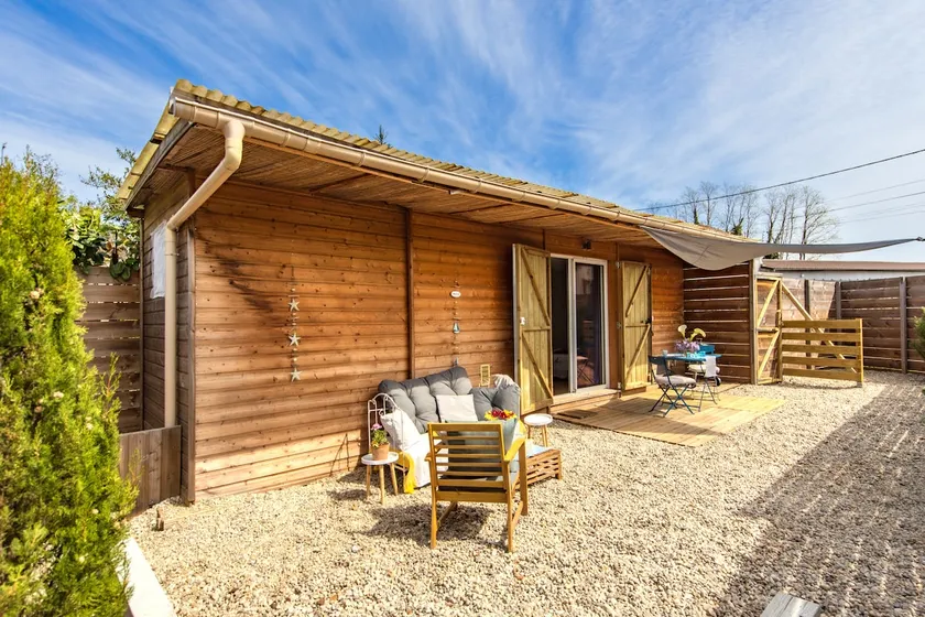 Le Chalet in Medoc - Image 1