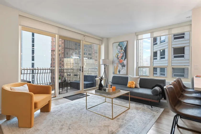 2BR near Riverwalk + downtown access - Image 1