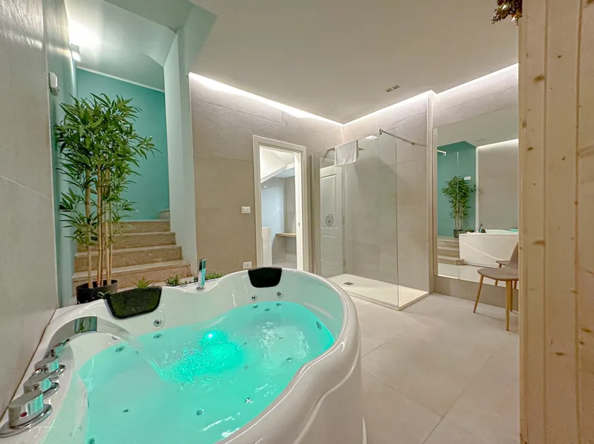 Banfi Luxury Spa - Sauna Jacuzzi privati - Image 1