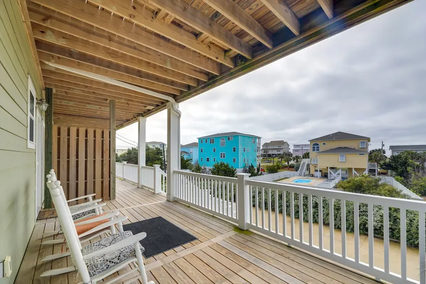 Emerald Isle Getaway w/ Decks & Beach Views! - Image 1