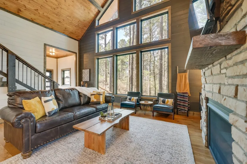 Serene Broken Bow Cabin w/ Hot Tub & Fire Pit! - Image 1