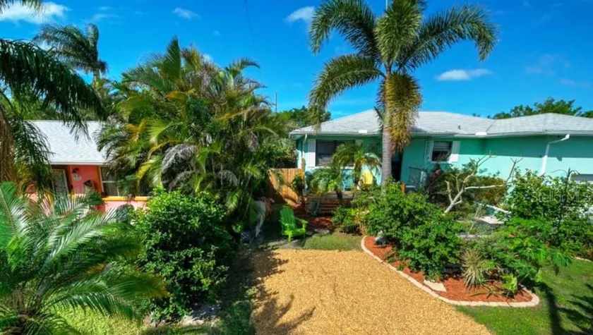 Parrot Landing in Bradenton - Image 1