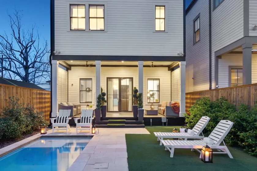 Deluxe Modern Home Heated Pool & Game Room - Image 1