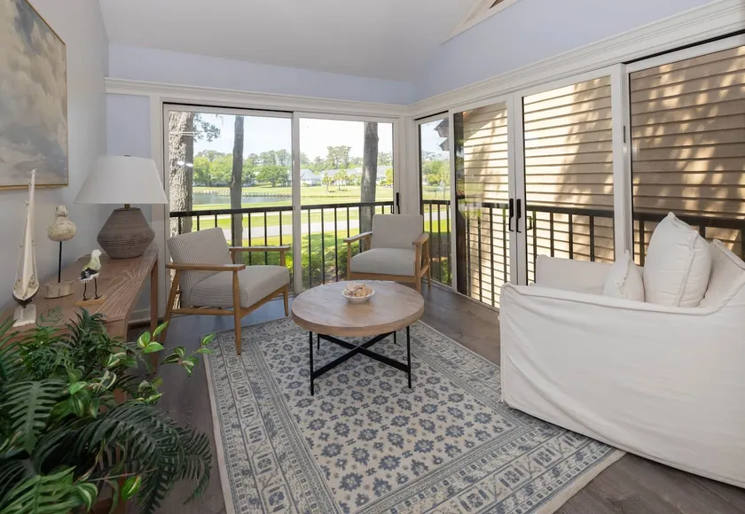 Renovated Lake View Golf Condo - Image 1