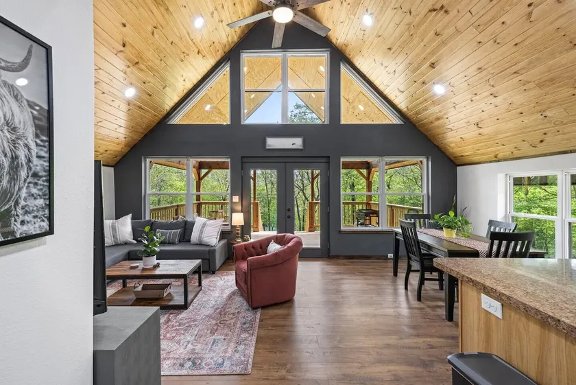 Bungalow Cabin | Riverfront | Kayaks | Stargazing - Image 1