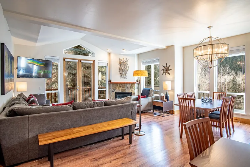 Snow Star Skylight - 3BD 3BA - Hot Tub, Gym, Walk to Ski! - Image 1