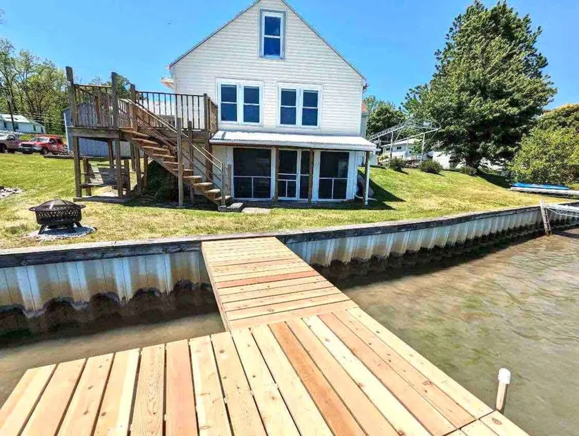 Spotless Waterfront Stay With Full Amenities - Image 1
