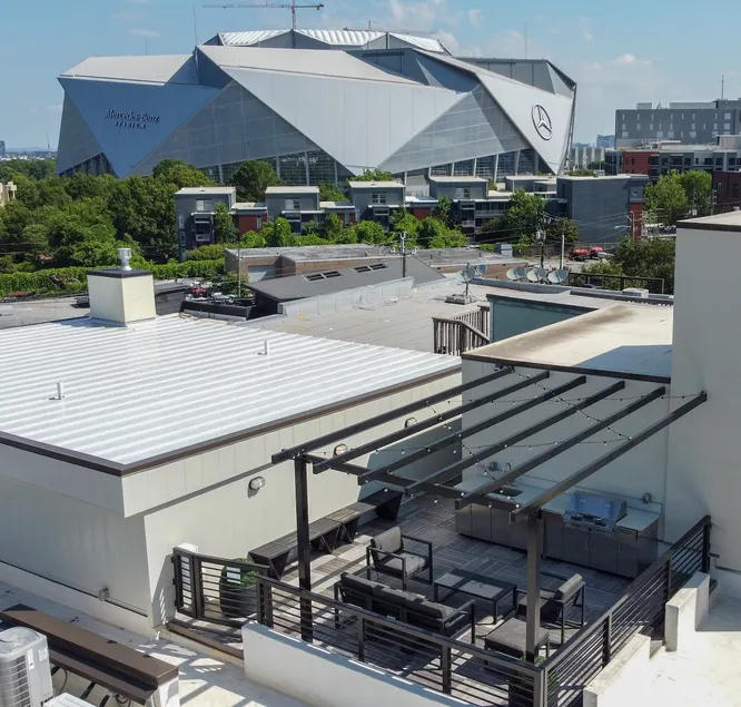 301- Loft stay w/ rooftop patio & parking - Image 1