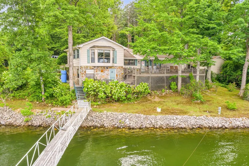 Nanas Lakehouse - Private dock with Jet-ski port! - Image 1
