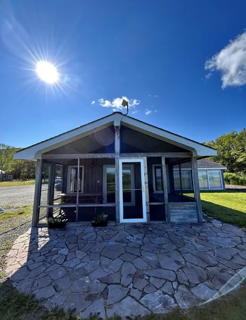 Lakeside Luxury Cottage & Hot Tub - Image 1