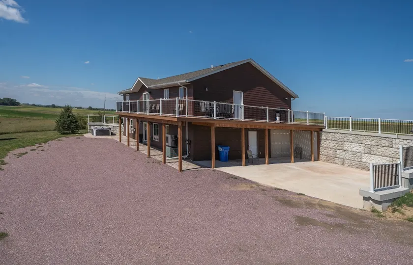 Ranch House: 70 Acres, Horses, Hot tub, Sleeps 15 - Image 1