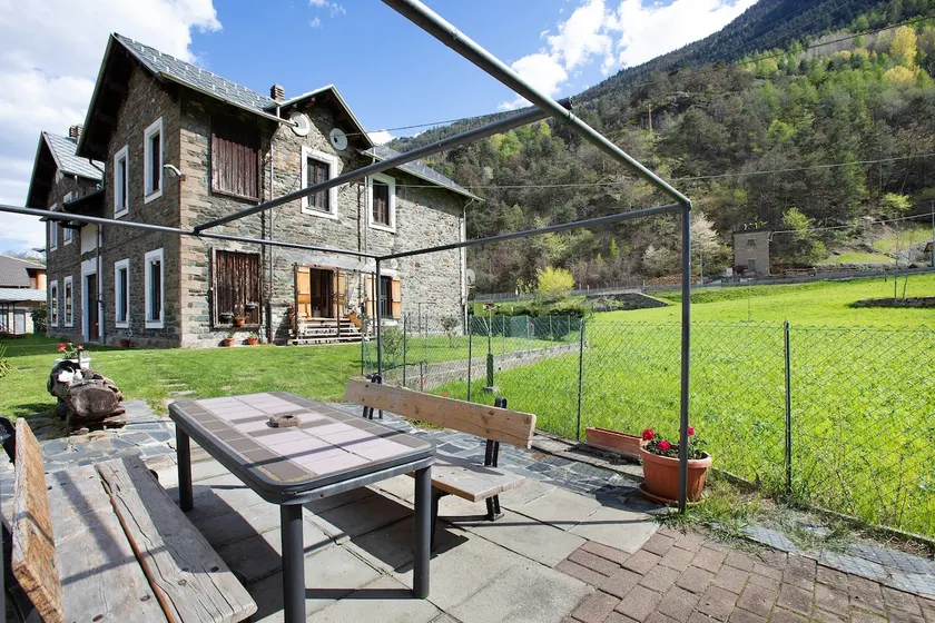 Ferienwohnung 'Casa Tua - Avise' mit Bergblick, privater Terrasse und WLAN - Image 1