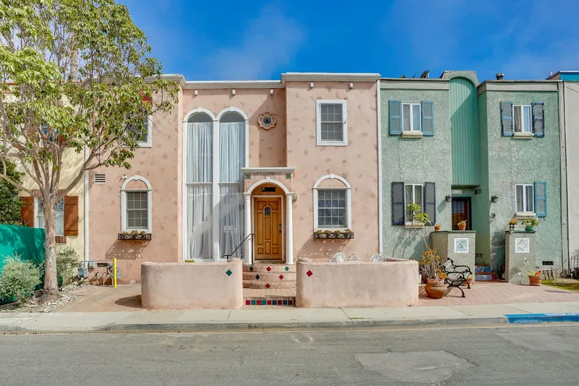 Dreamy Catalina Island Home, Walk to Beach & Ferry - Image 1