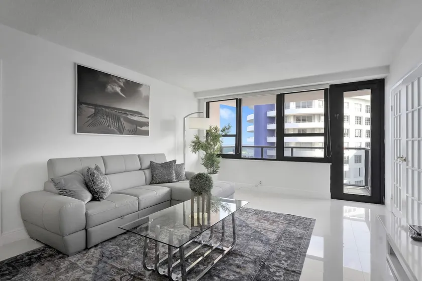 Cozy Beachfront 2 BDR  Miami Beach Condo 1505 - Image 1