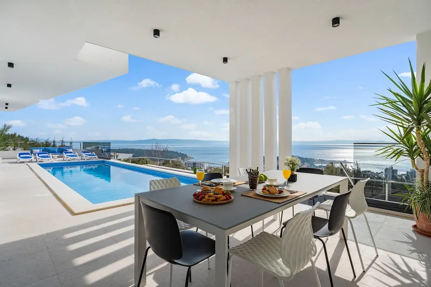 Villa Sagnia, 4 Schlafzimmer mit Bad, Meerblick - Image 1