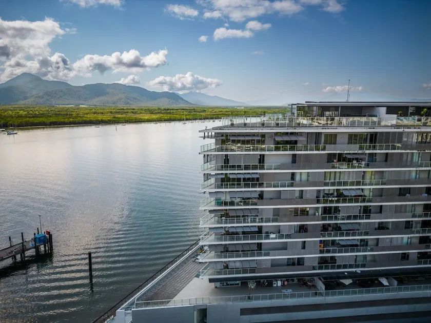 703 Harbour Lights Cairns Apartment with Water Views - Image 1