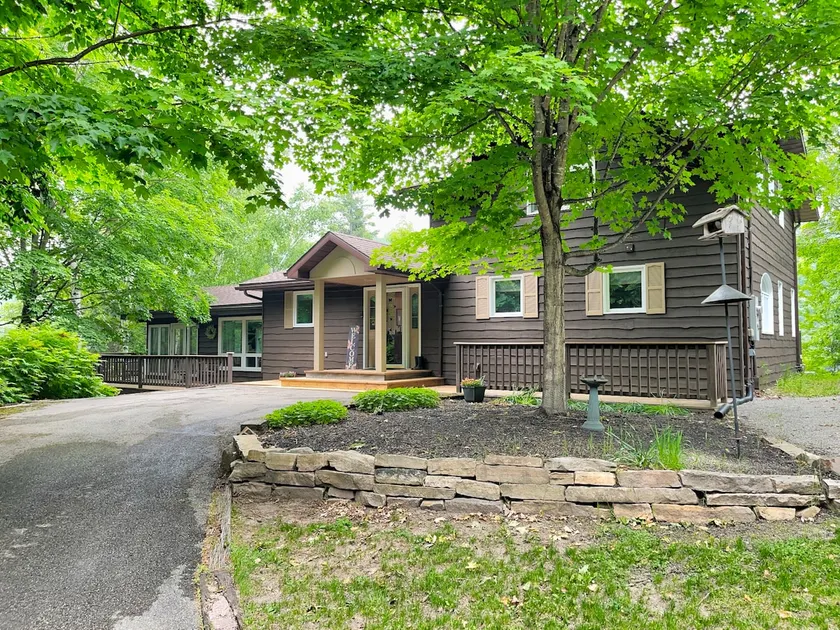 Brooks Bay | Family Waterfront on the Rideau - Image 1