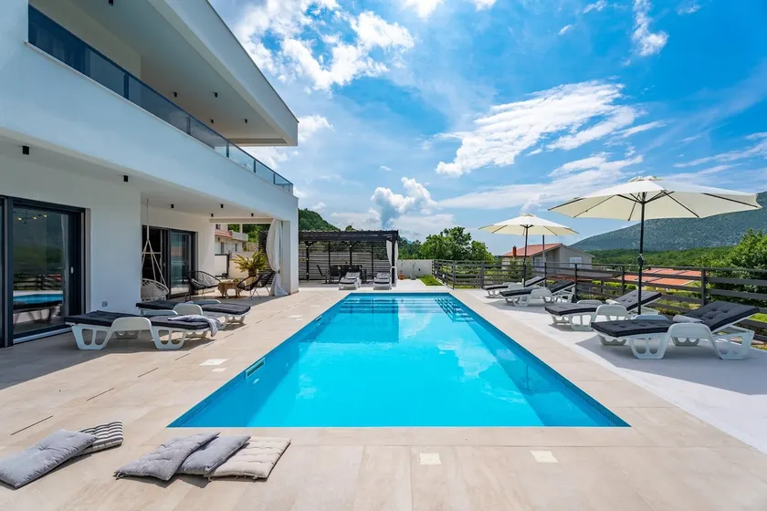 Villa Mirage mit 36qm Pool, 4 Schlafzimmer, 8km vom Sandstrand entfernt - Image 1