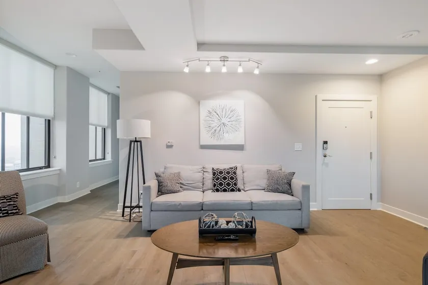 2B/2BA Inner Harbor · Downtown Baltimore - Image 1