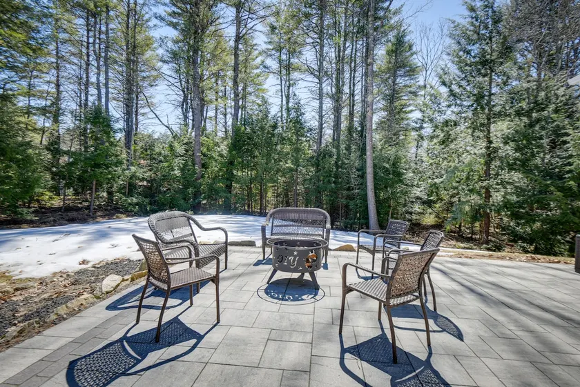 Stunning Wells Home w/ Fire Pit & Porch! - Image 1