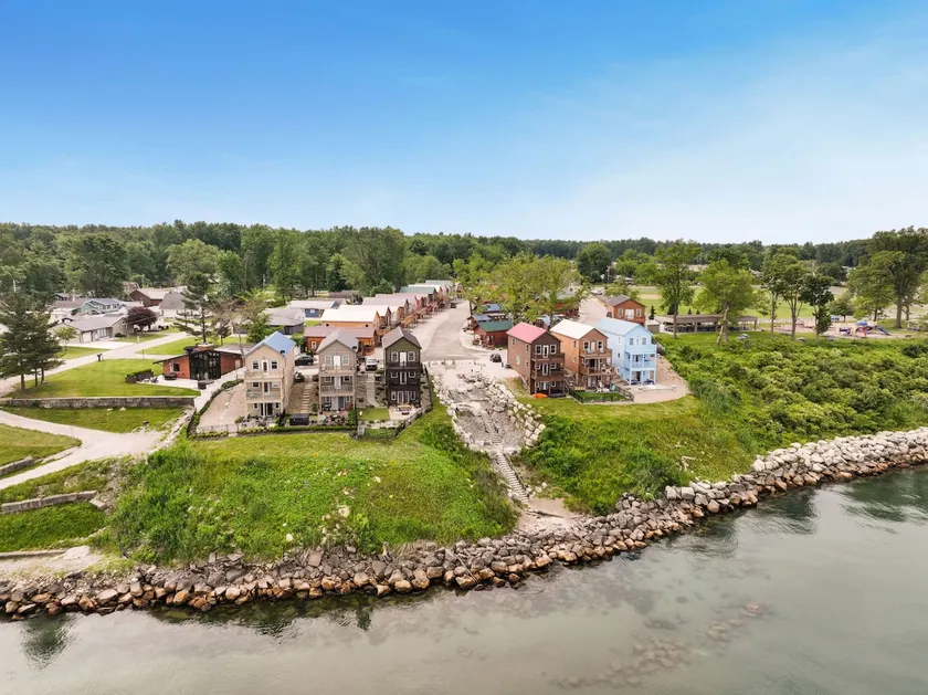 Pet-Friendly Lakeview Cabin near Wineries & Spire - Image 1