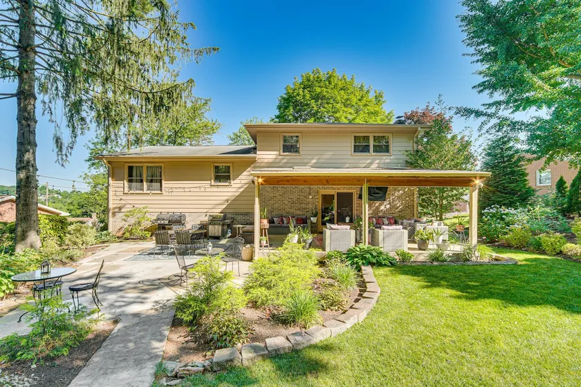 3 Mi to Lake Redman: Home w/ Furnished Pergola! - Image 1