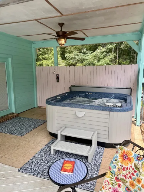 Oasis in the Country-Cottage-Private Bathroom - Image 1