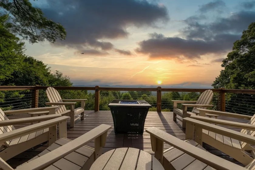 Mountain Views, Pet-Friendly & Jetted Tub | Asheville + Biltmore Pass - Image 1