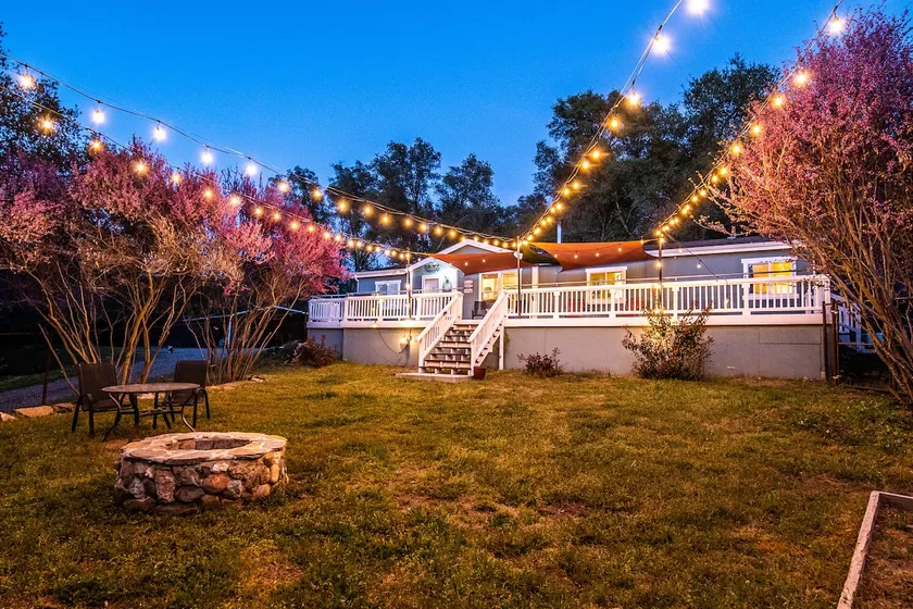 The Nest-2 K Beds-Game Room-Deck-5 min to Mariposa - Image 1