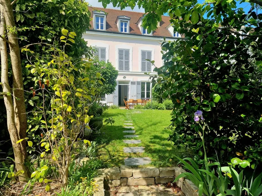 Villa des Amours / Hyper center of Poissy - Image 1