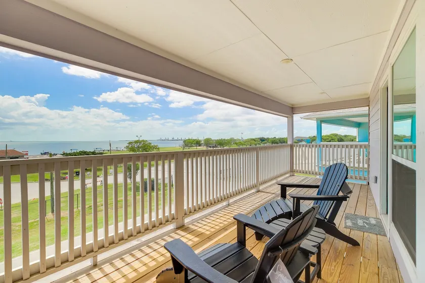 Bay-View La Porte Home Rental: Steps to Beach! - Image 1