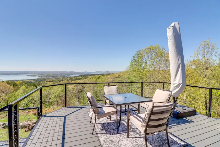 Charming Edgemont Home w/ Deck & Lake Views! - Image 1