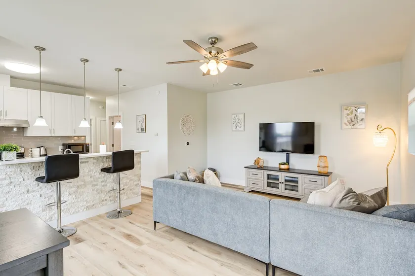 Steps to TCU Campus: Modern Fort Worth Apt - Image 1