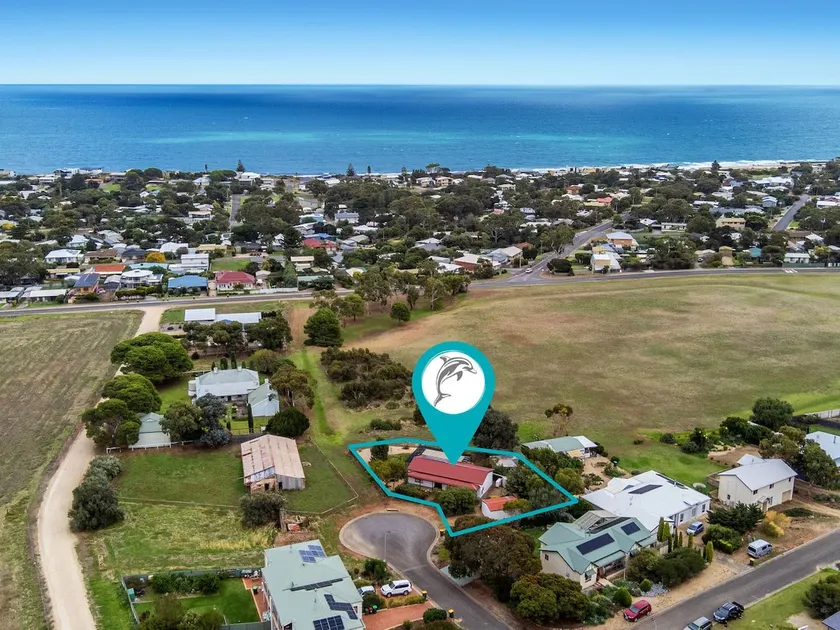 15 Dorset Court Carrickalinga - Image 1