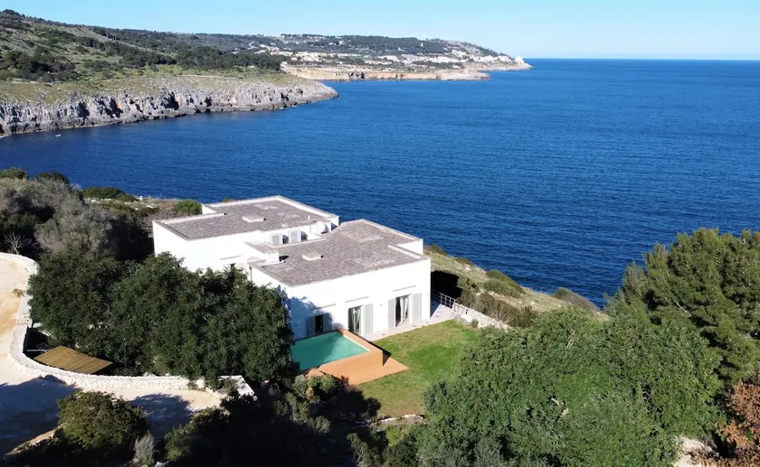 5-star villa with pool overlooking the sea - Image 1