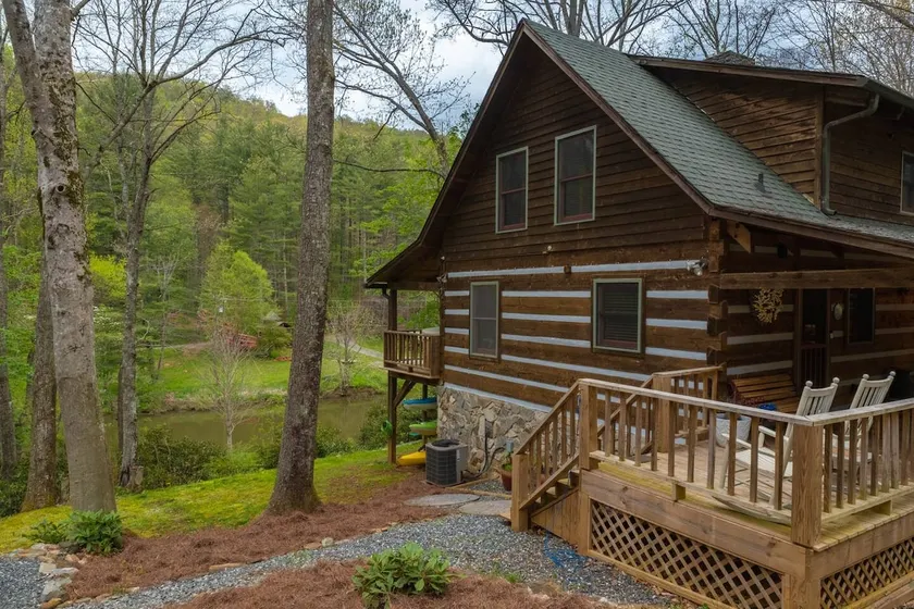 Log Cabin on the river w/Hot Tub and Fenced Dog Run - Image 1